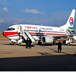 滋润机场快递航空快运业稳步发展的原因是什么？